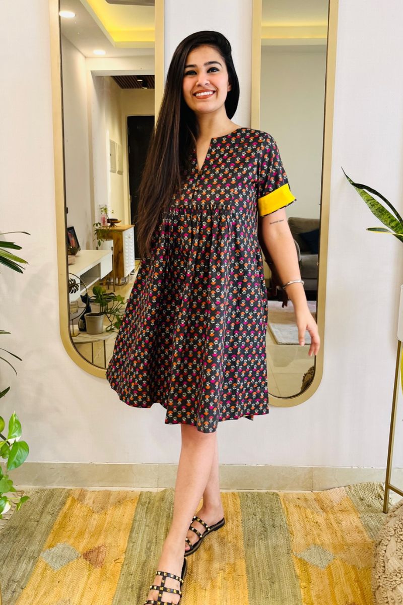 BLACK BLOCK PRINT FLARED DRESS